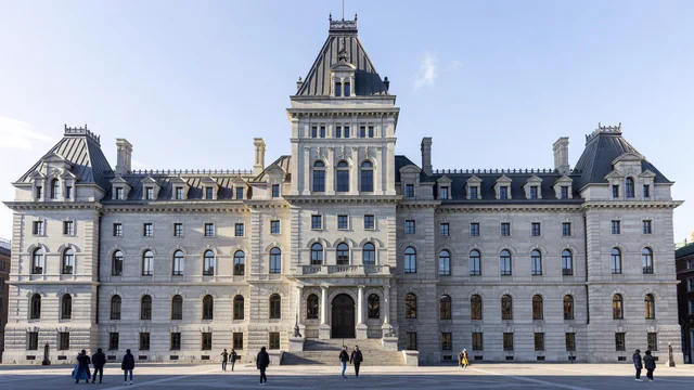 Hôtel du Parlement du Québec, cadre de la laïcité